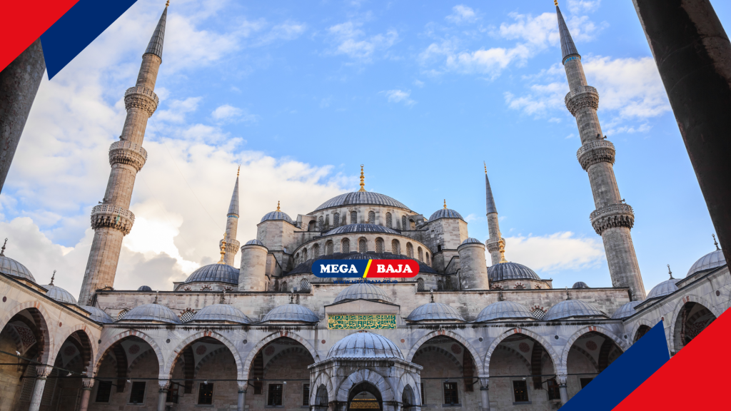 MENARA MASJID BIRU SULTAN AHMET MENJULANG GAGAH