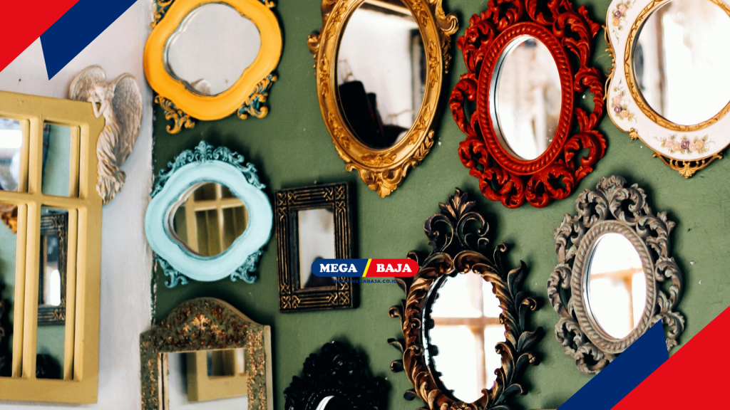 cermin-cermin kecil pada dinding