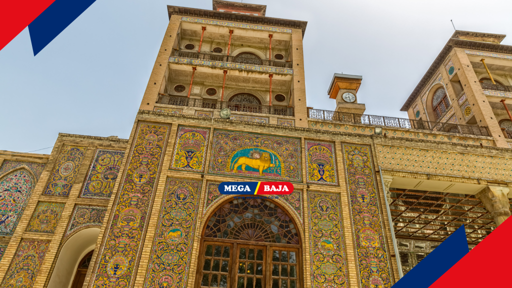 Understanding the Philosophical Value of the Luxurious Roof Structure of Golestan Palace Iran
