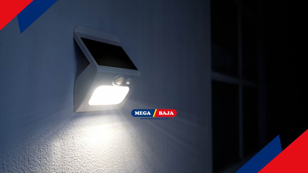 Memasang lampu otomatis dengan sensor gerak di area luar dapur