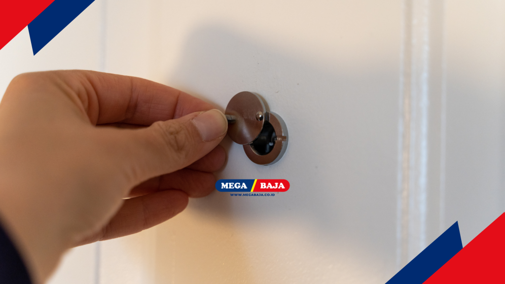 Installing a peephole in a bedroom door provides a significant visual advantage for the occupants. You can verify who is outside without having to open the door even a crack.