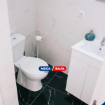 Kamar Mandi Sempit: Bagaimana Mengatur Ruang Tanpa Harus Merusak Dinding?