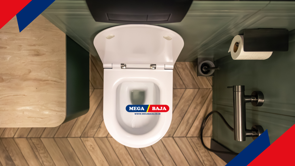 Masalah utama dari kamar mandi, selain luasnya yang sempit, adalah tingkat kelembapan yang sangat tinggi