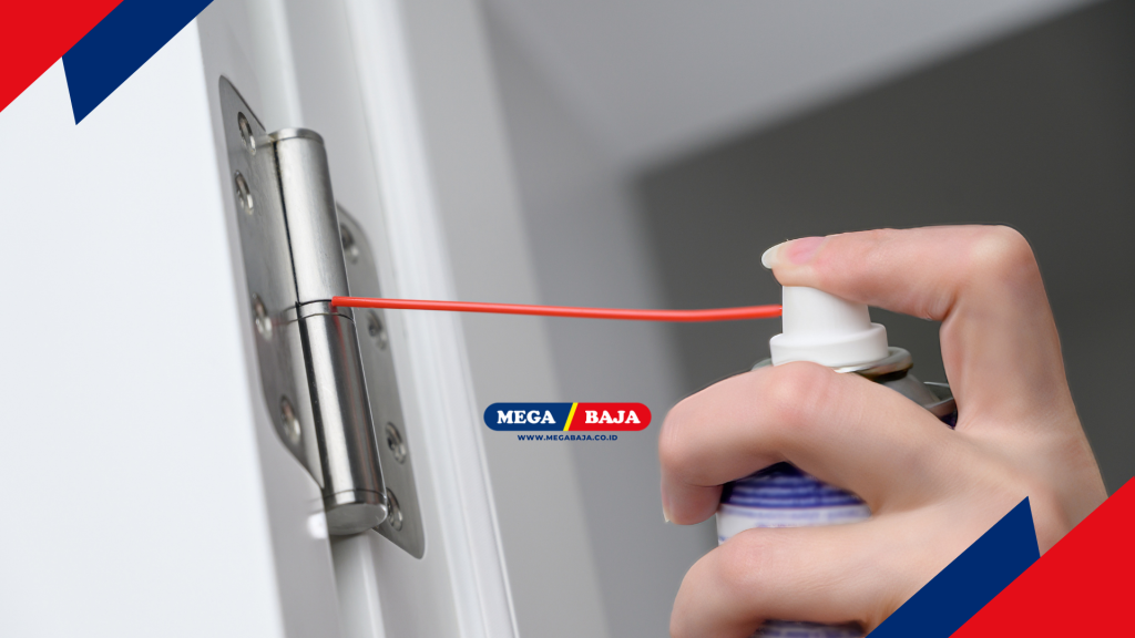 mengaudit kekuatan kusen dan engsel pintu