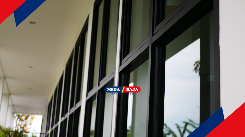 jendela publik dengan kusen alumunium