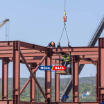 STRUKTUR BAJA: BAGAIMANA TEKANAN PASAR GLOBAL MEMENGARUHI KONSTRUKSI?