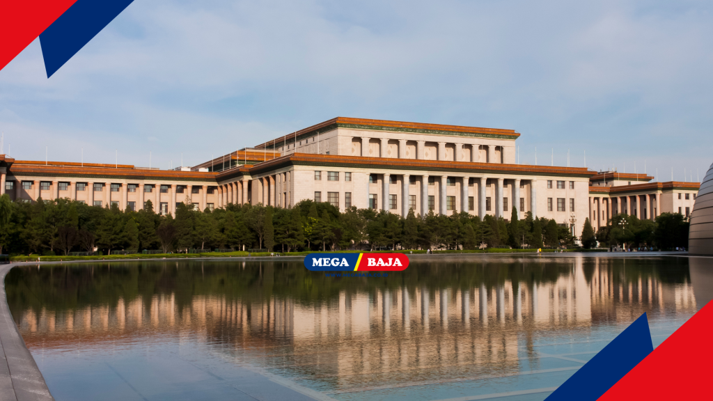 GREAT HALL OF THE PEOPLE di sisi danau