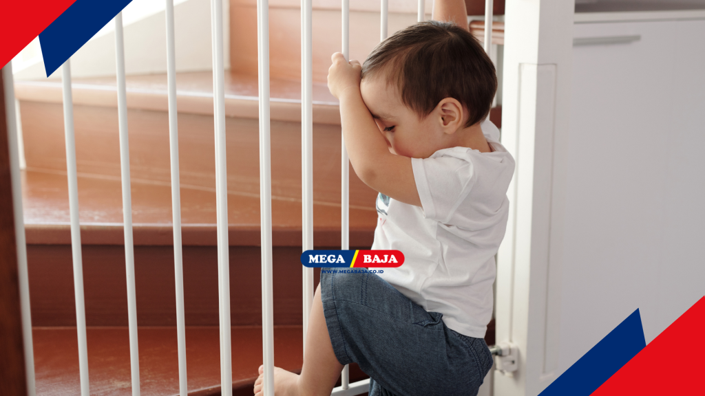 TODDLER HOUSE FENCE