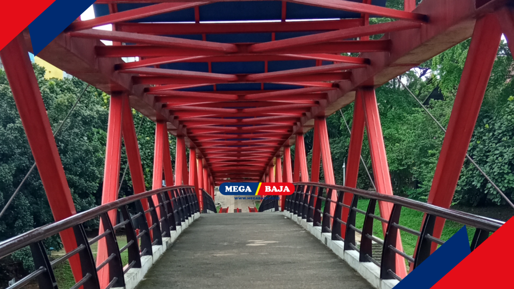 JEMBATAN TEKSAS UNIVERSITAS INDONESIA MEMBELAH DANAU MAHONI