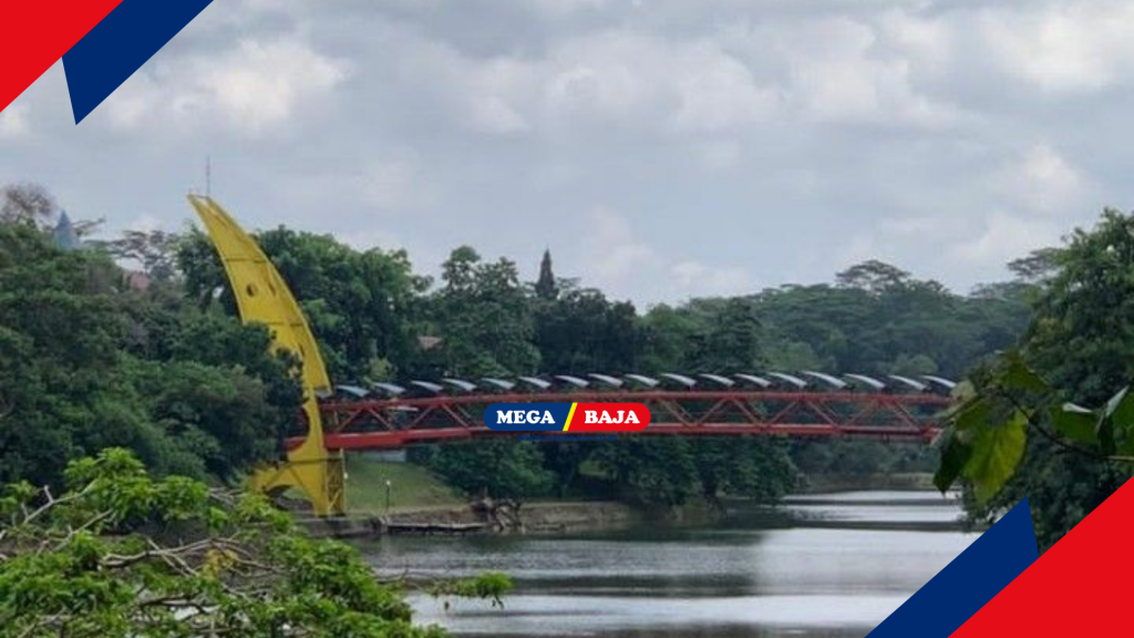 Jembatan sepanjang 80 meter ini memangkas waktu tempuh mahasiswa secara signifikan - Pinterest