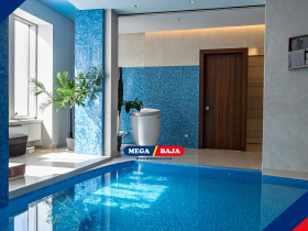 DESAIN KOLAM INDOOR AMAN BALITA : BAGAIMANA ARSITEKTUR MEMASTIKAN KEAMANAN ?