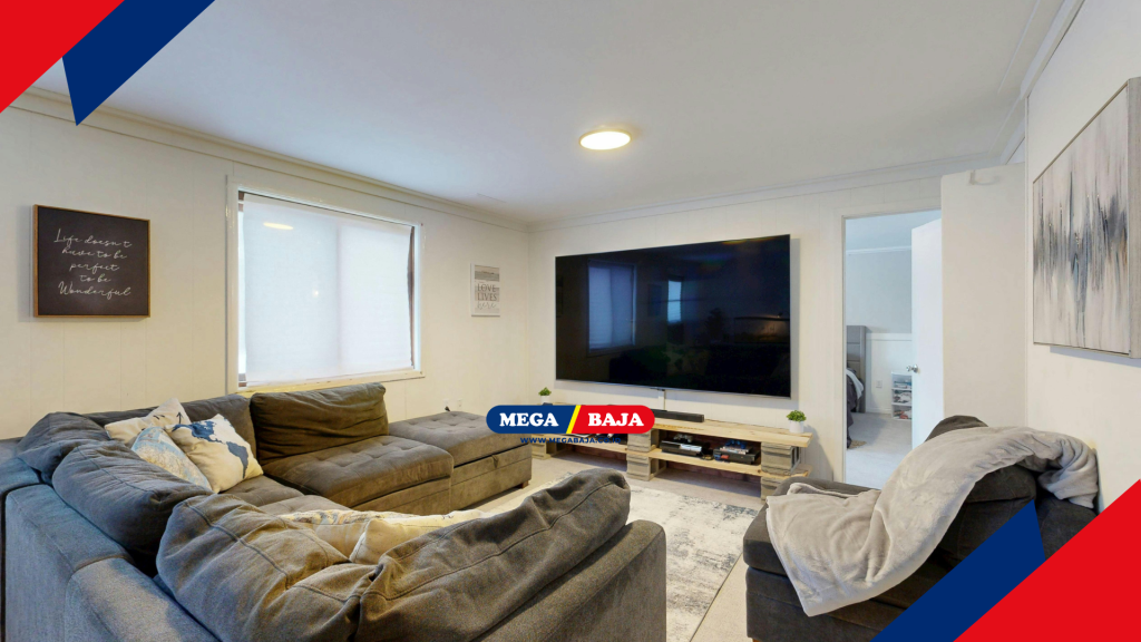 posisi TV terbaik adalah sejajar dengan mata penonton saat duduk di sofa