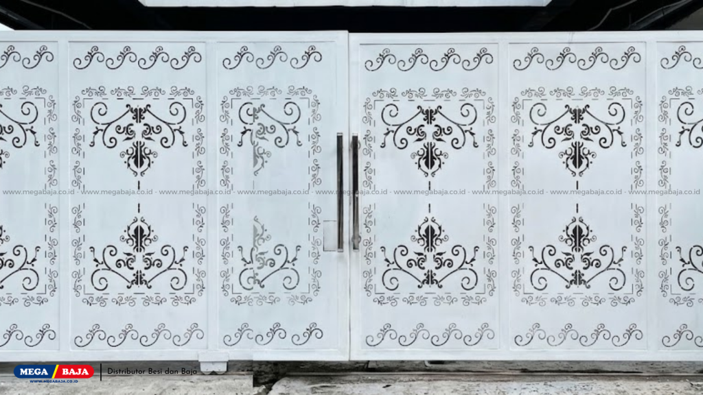 Pagar Plat Laser Cuting Warna Putih dengan Motif Minimalis
