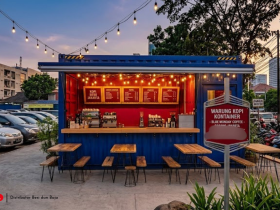 Booth Kontainer Mini : Strategi Efisiensi Konstruksi Cafe Parkiran Mal
