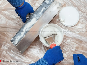 Mengenal Perbedaan Utama Plaster dan Gypsum untuk Efisiensi Proyek Konstruksi Anda