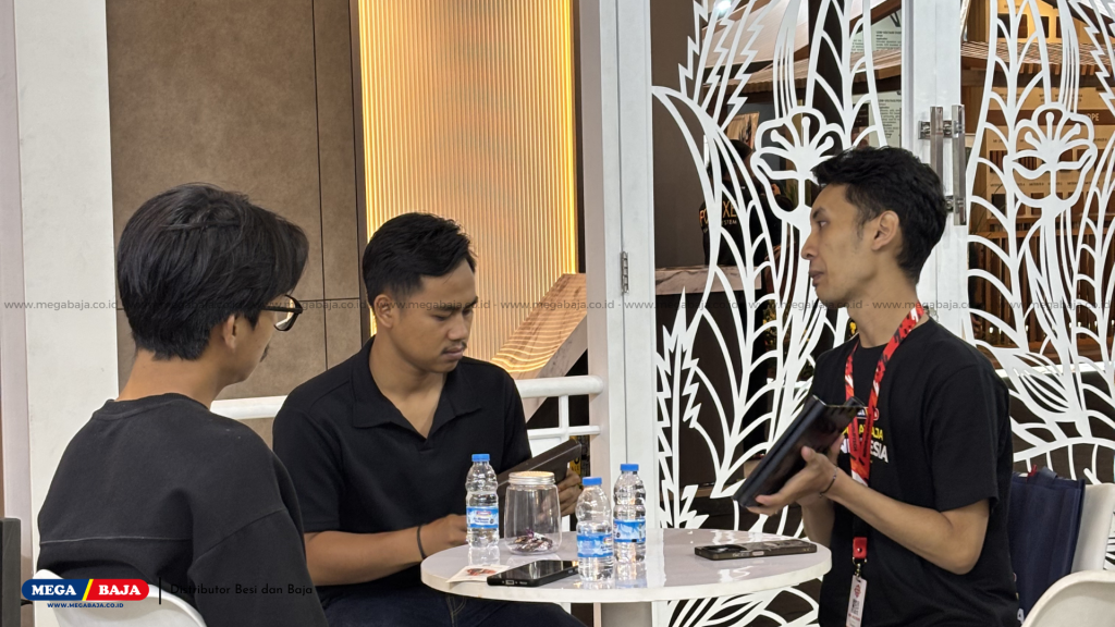 Marketing Mega Baja selalu siap melayani Offline maupun Online