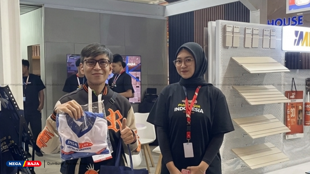 Di Booth Expo Mega Baja Pengunjung mendapatkan Merchandise menarik