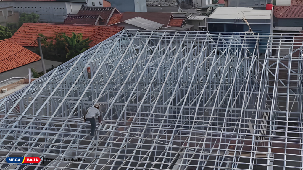 Baja Ringan Cilegon Steel dipasang di atap Rumah Proyek Cibarusah