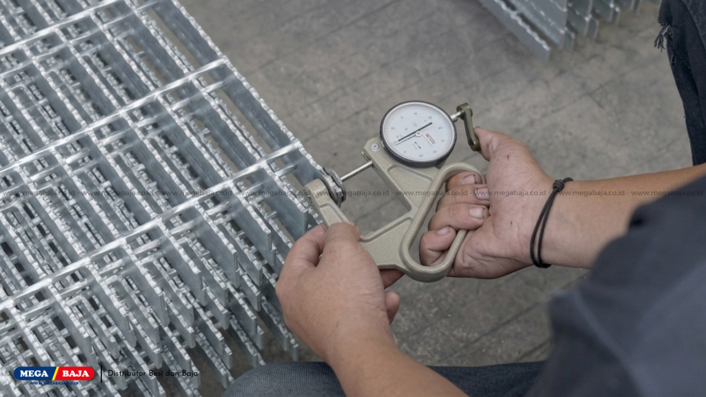 Mega Grating, Ketebalan, dan ini tidak mudah berkarat