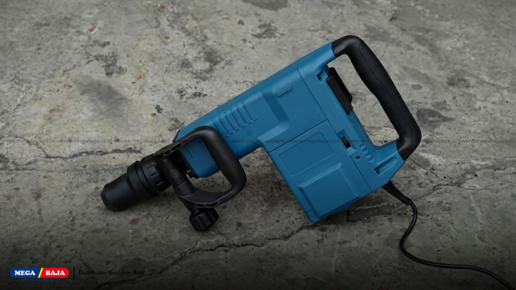 Jack hammer elektrik untuk membongkar lantai cor interior dengan praktis