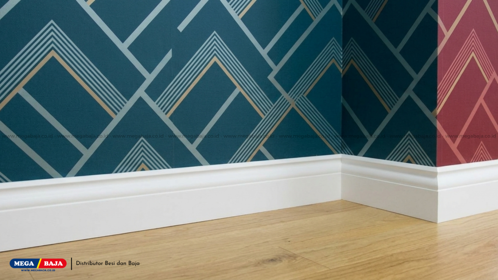Di sinilah fungsi plint skirting bekerja sebagai penutup celah ideal.