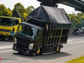 Truk Engkel Dobel: Rekayasa Distribusi Logistik Aman Tanpa Risiko Over Loading