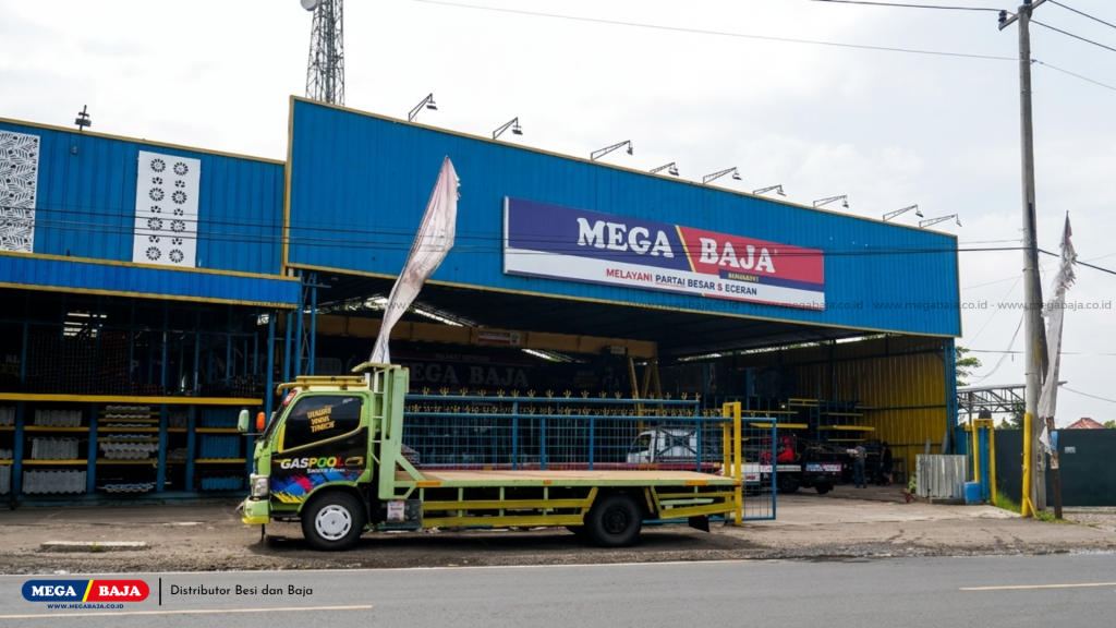 Truk Armada Distribusi Mega Baja didepan Cabang Sukatani
