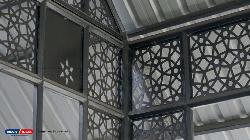 Pipa Hexagonal pada Gazebo Besi yang memberikan sentuhan cantik