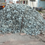 Bagaimana Karakteristik Batu Makadam Pengunci Fondasi?