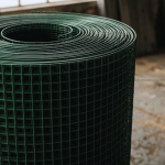 Efisiensi Konstruksi Menggunakan Kawat Loket Mega Mesh PVC Weldid