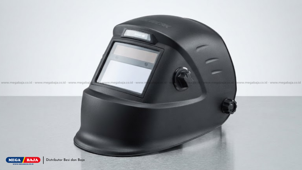 Penggunaan topeng las auto-darkening dengan teknologi sensor otomatis