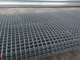 Solusi Efisien Kawat Loket Mega Mesh PVC Welded untuk Proyek Industri dan Arsitektur Modern