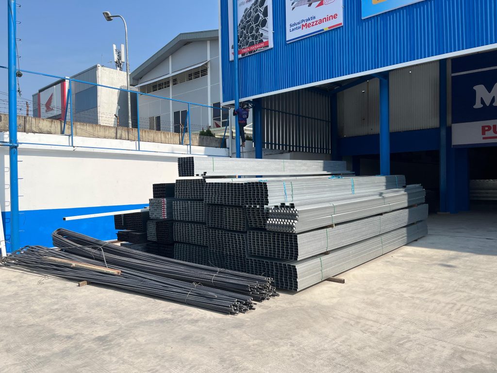 BAJA RINGAN YANG DIPAMERKAN DI MEGA BAJA BANDUNG
