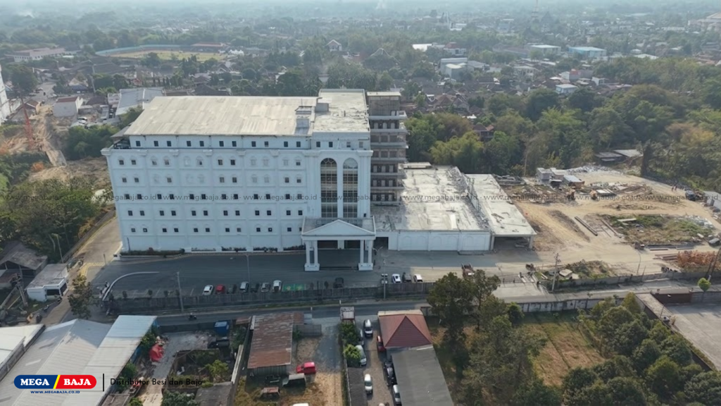 The Grand Pandawa dirancang sebagai office building modern delapan lantai.