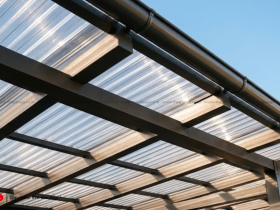 Panduan Lengkap Polycarbonate: Solusi Atap Transparan Konstruksi Modern Modern