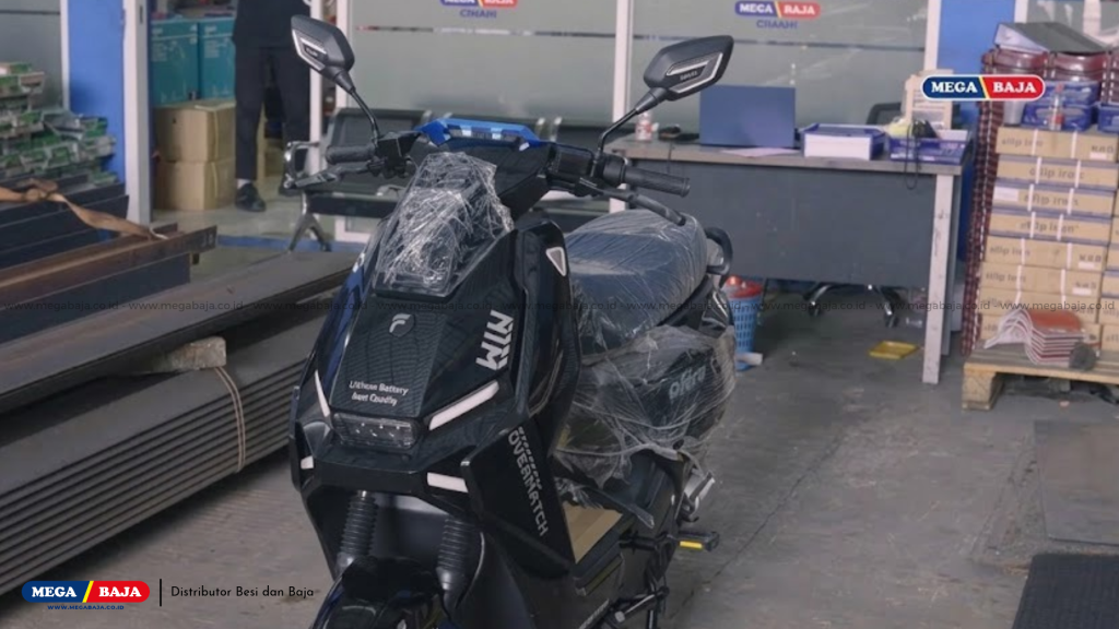 posisi motor listrik yang baru turun dari kendaraan pengangkut