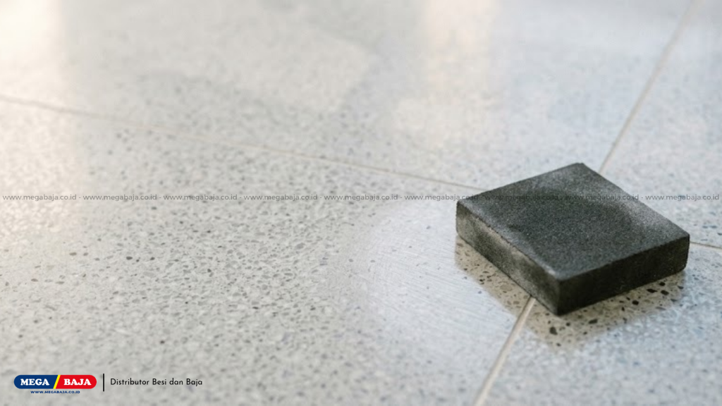 engetuk lantai granit untuk mendengar padatnya material