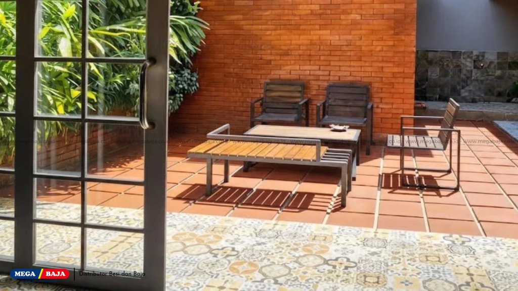 Terakota Dan Bata Merah Area Courtyard