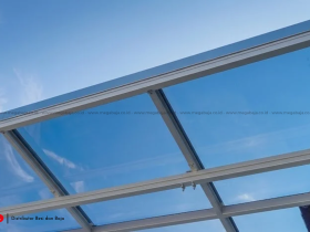 Solusi Atap Transparan Modern Memakai Polycarbonate Megatuff Solid Sheet