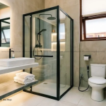 Mengenal Partisi Kaca Kamar Mandi : Solusi Efisiensi Desain Konstruksi Modern