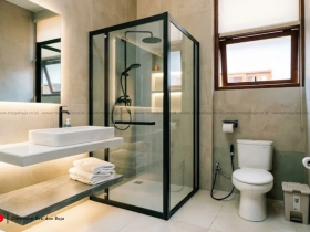 Mengenal Partisi Kaca Kamar Mandi : Solusi Efisiensi Desain Konstruksi Modern