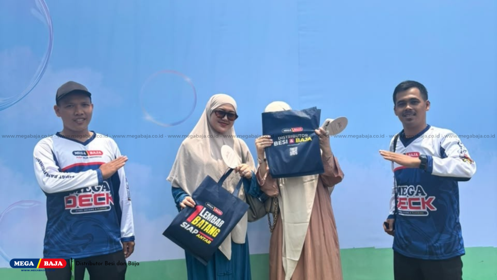 Marketing Mega Baja dan Pengunjung yang mendapatkan Sovenir