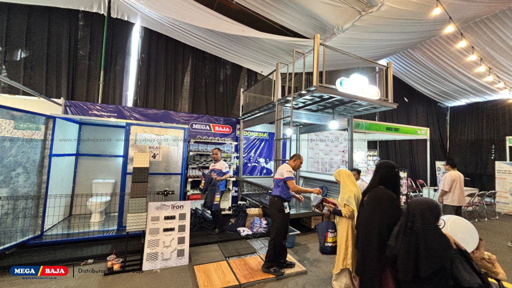 GAZEBO BESI DIPAMERKAN DI BOOTH MEGA BAJA