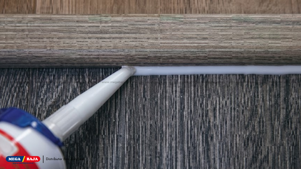 Mega Shield Neutral Praktis pada permukaan Kayu