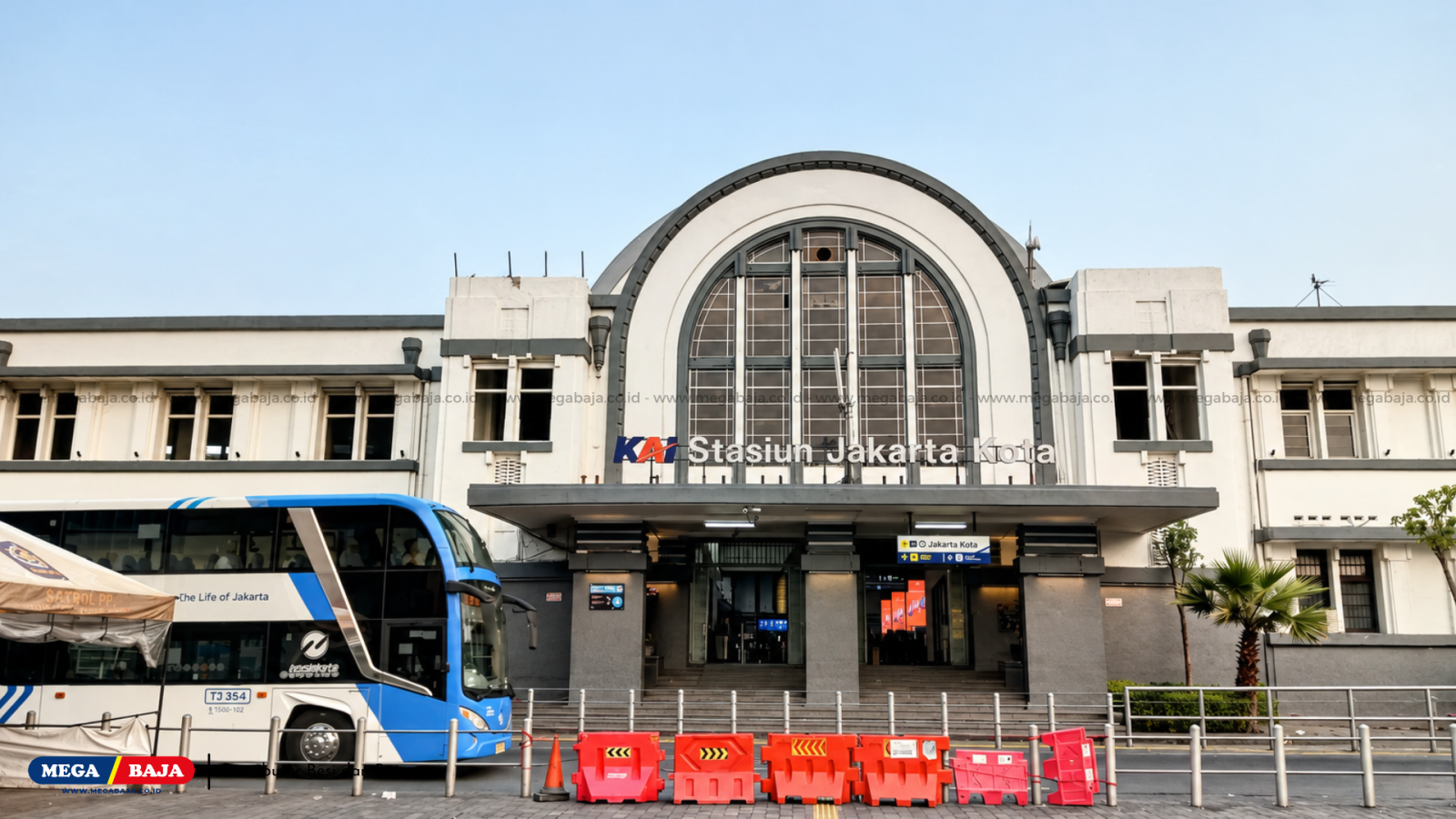 STASIUN JAKARTA KOTA : Art Deco & Estetika Konstruksi Klasik Batavia di Kota Tua Jakarta !