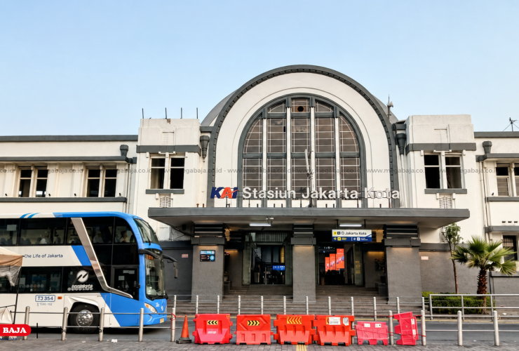 STASIUN JAKARTA KOTA : Art Deco & Estetika Konstruksi Klasik Batavia di Kota Tua Jakarta !