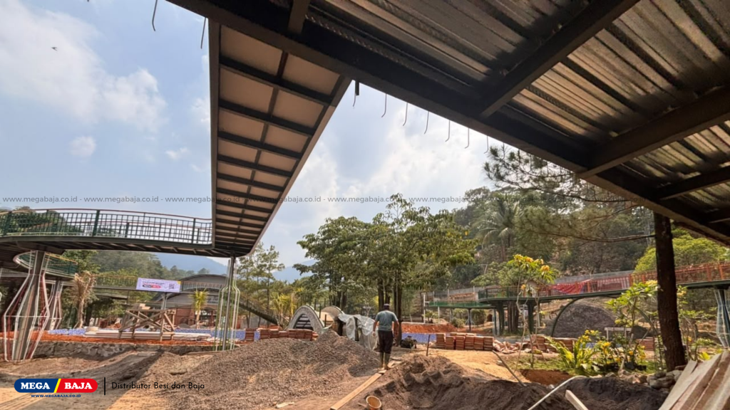 Proyek Kampung Turis Karawang - Besi WF dari Mega Baja